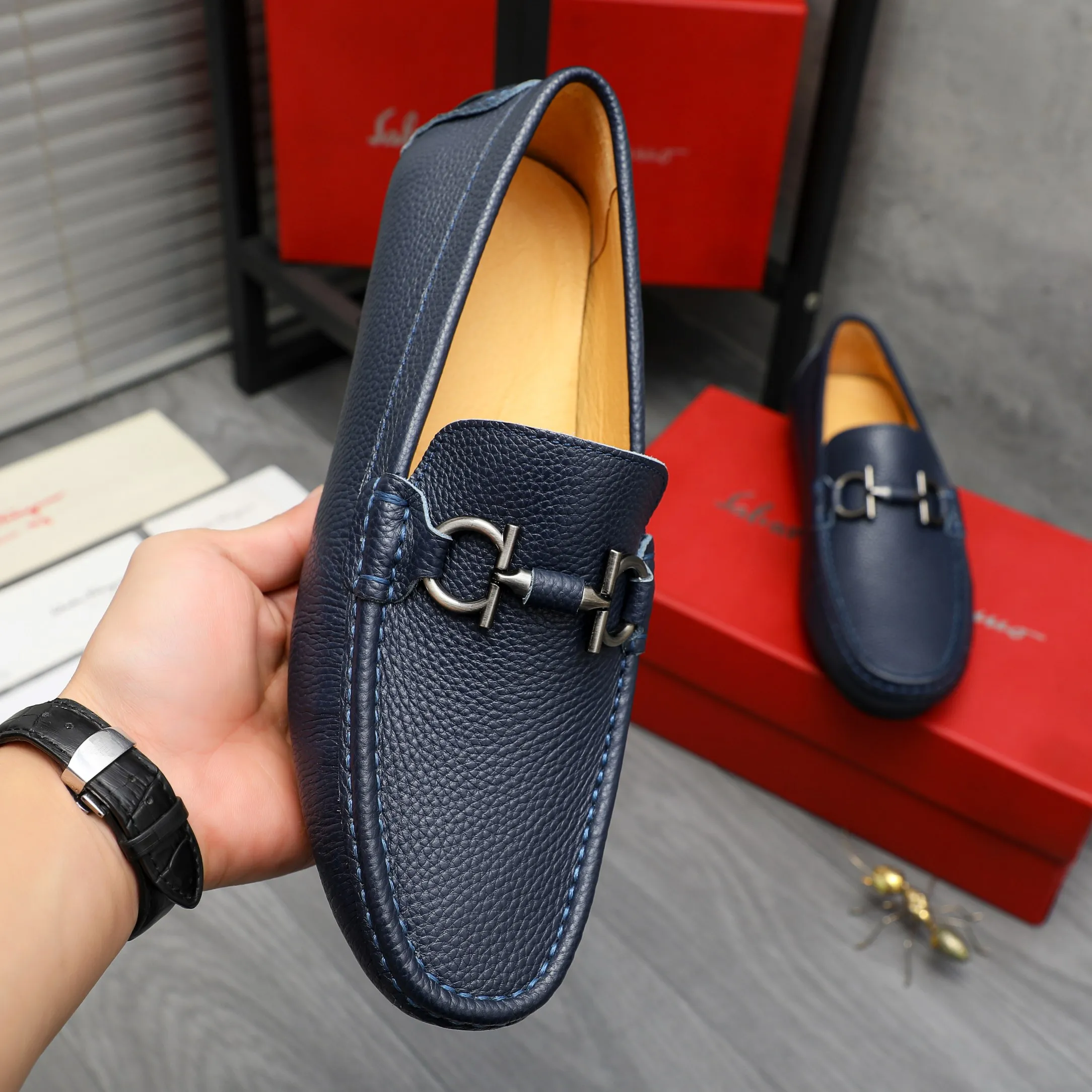 Men's shoes 💰p380 Product trademark: Ferragamo " Ferragamo ] Casual slip-on men's shoes Regular size: 38-45 Product material: Selected pebbled cowhide upper, pigskin lining, rubber outsole